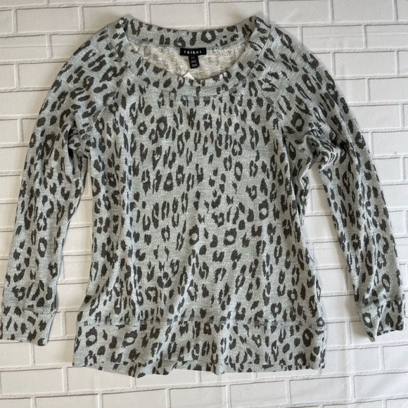 TRIBAL Womens Scoop Neck Lightweight Leopard Print Sweater Icy Blue Size S NWT - Picture 2 of 8